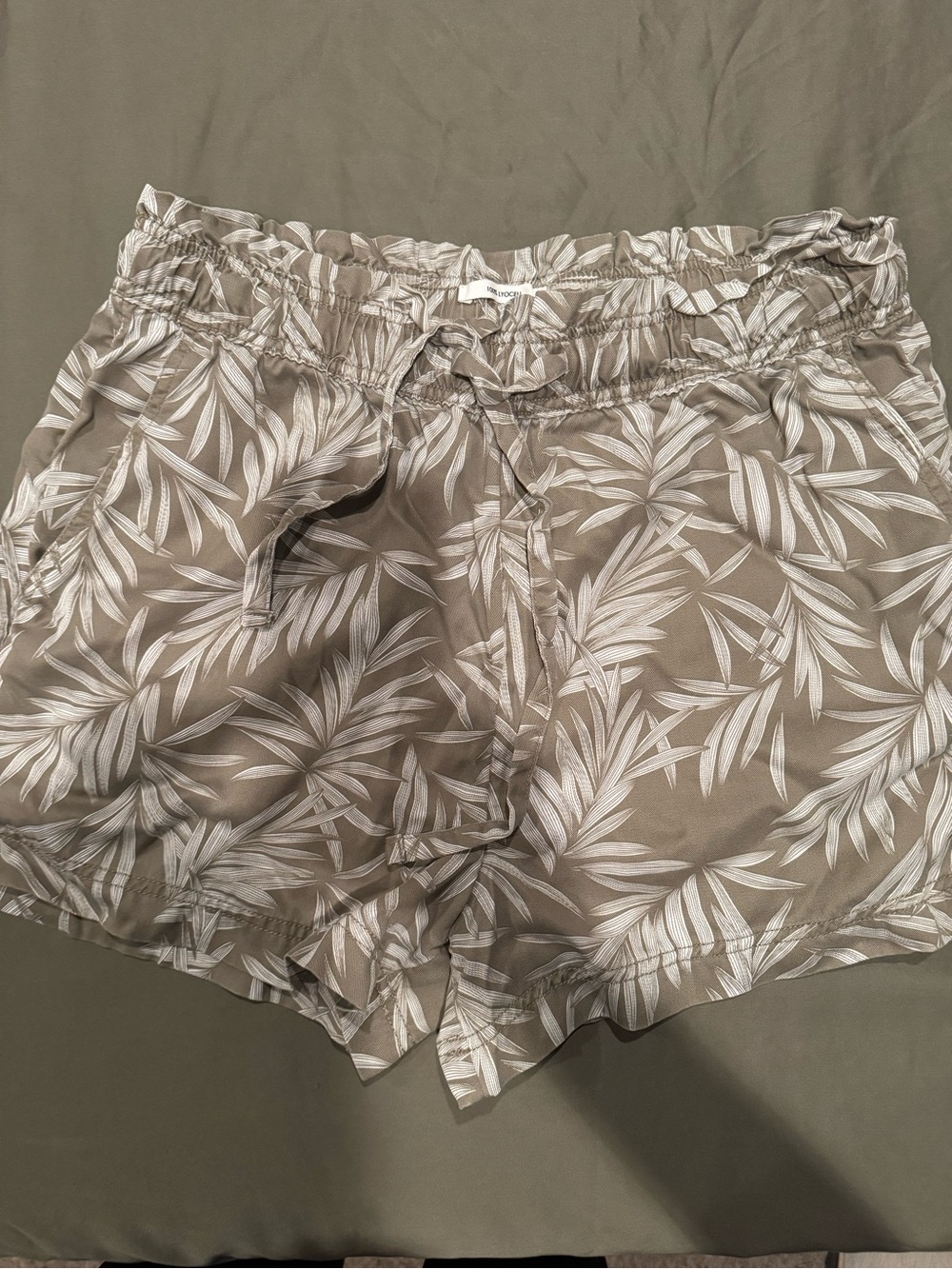 Nicole Miller Beige Palm-Print High Waist Pull-On Shorts